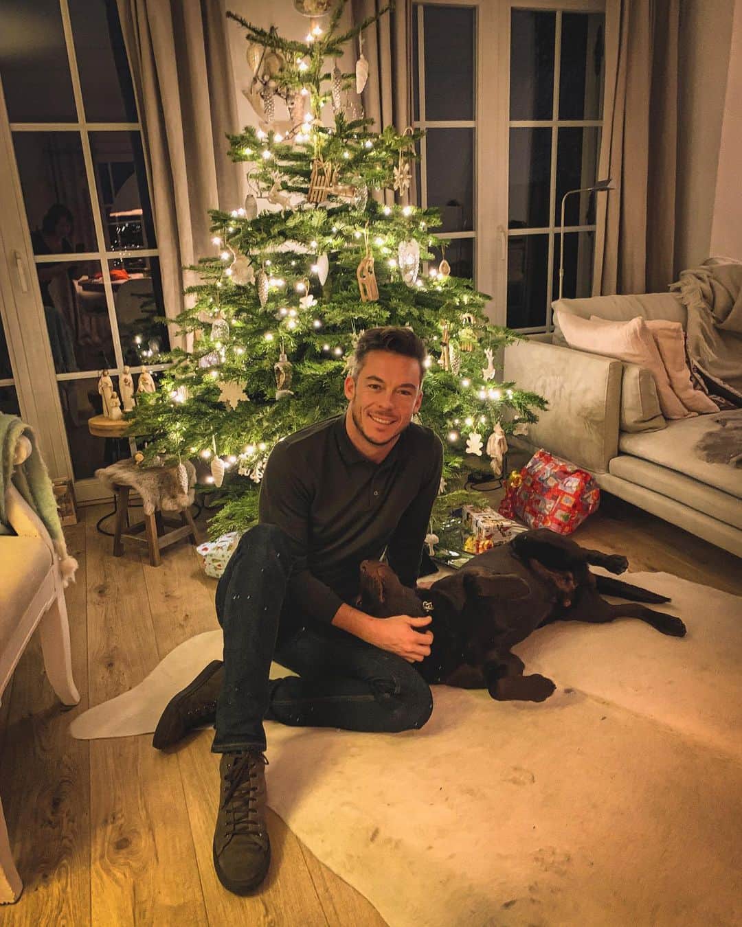 アンドレ・ロッテラーのインスタグラム：「Merry Christmas everyone! Sending love, light and bliss!」
