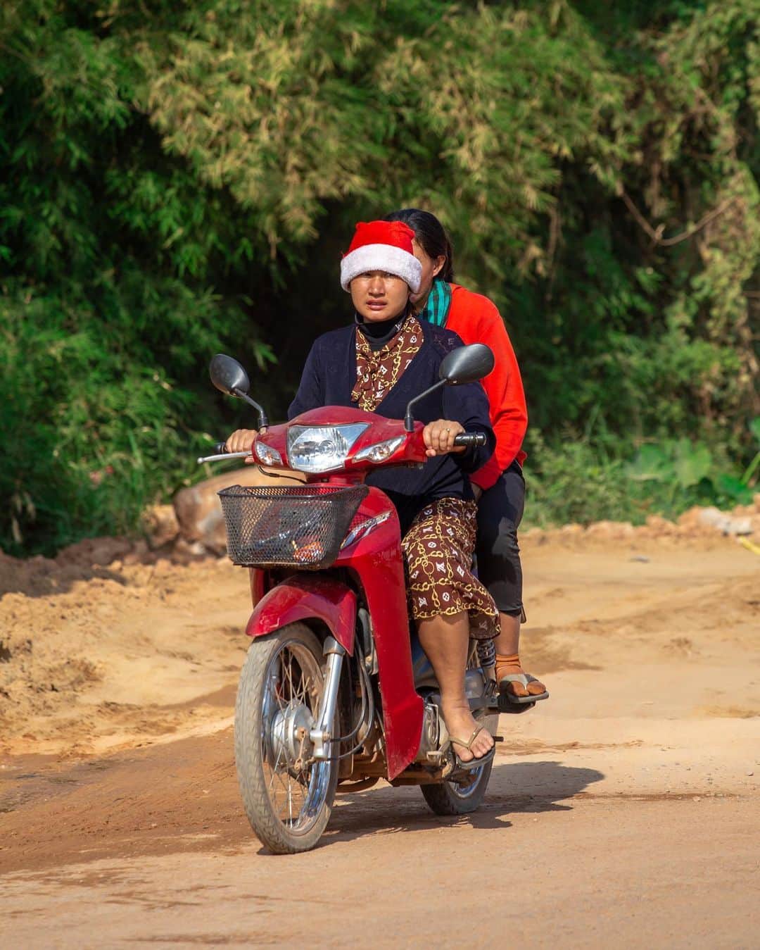 Shunsuke Miyatakeのインスタグラム：「Merry Christmas from Cambodia🎅🏻🎄🤘🏻」