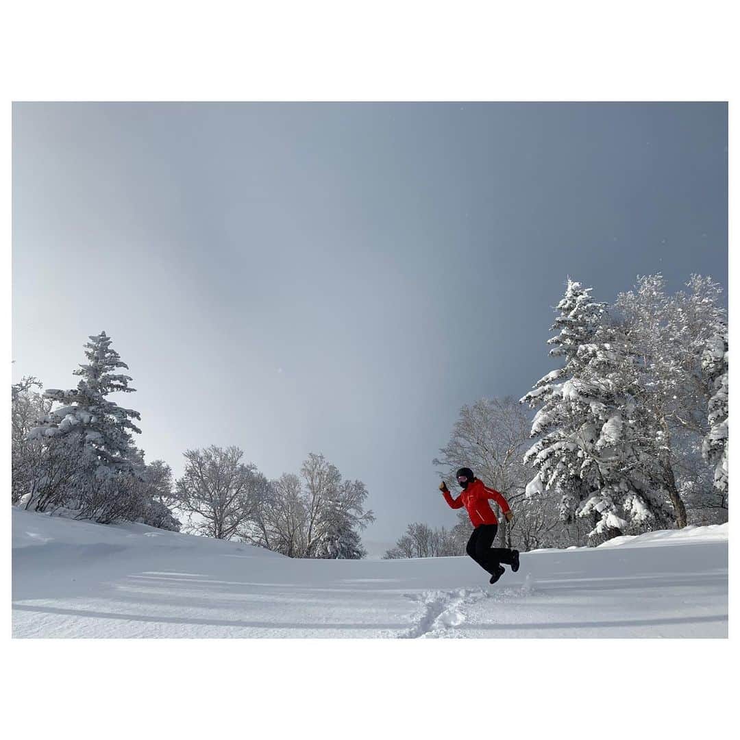 李ヒャンさんのインスタグラム写真 - (李ヒャンInstagram)「最高のパウダーを当てた🎄スノー。 ぱふぱふ❤️ 新しいグローブも調子良し😚 🎅さんありがとう。 #merrychristmas #snow #snowboarding #最高を連発 #朝から雄叫び」12月24日 20時34分 - 73hyang