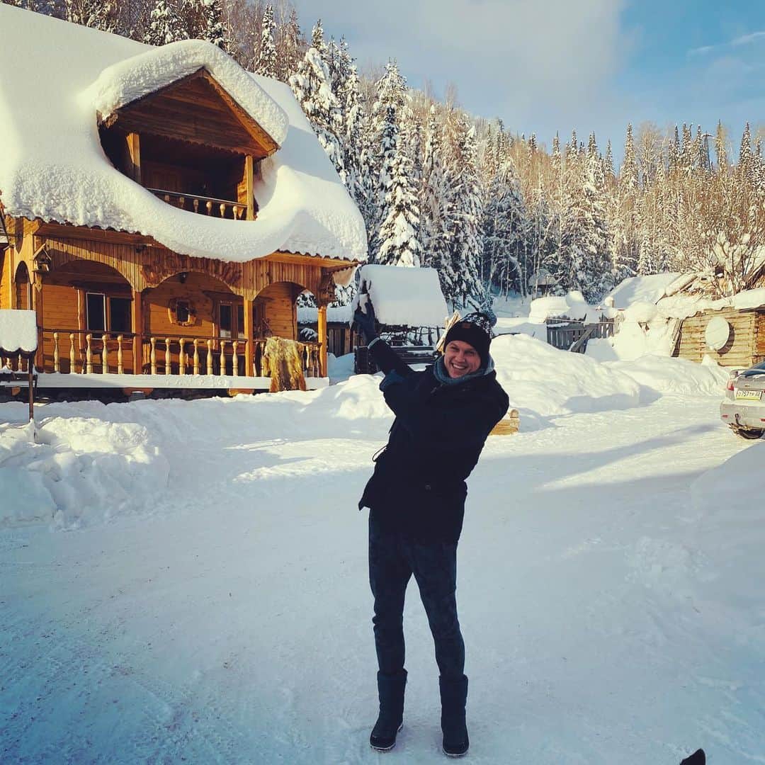 デニス・チェリシェフのインスタグラム：「Сказка 🧣🇷🇺」