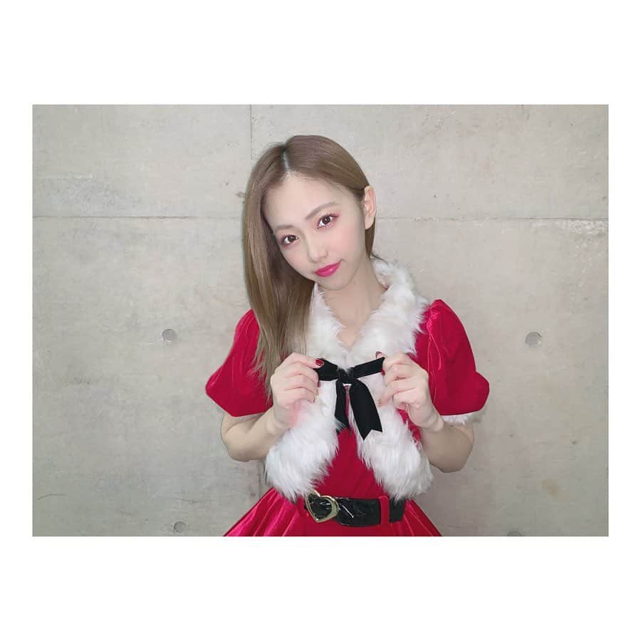 森田彩花のインスタグラム：「2019 last santa🎄❤️💚 ． 今年最後の握手会も終わりました🌟 色んな方に会えて幸せでしたっ☺️!! ． てぃんサンタは3回もなれました🙈 ありがとうございました💛💛！！ ． #握手会 #サンタコス #ギャルサンタ #GAL #ギャル #コメよろ #いいねよろ」