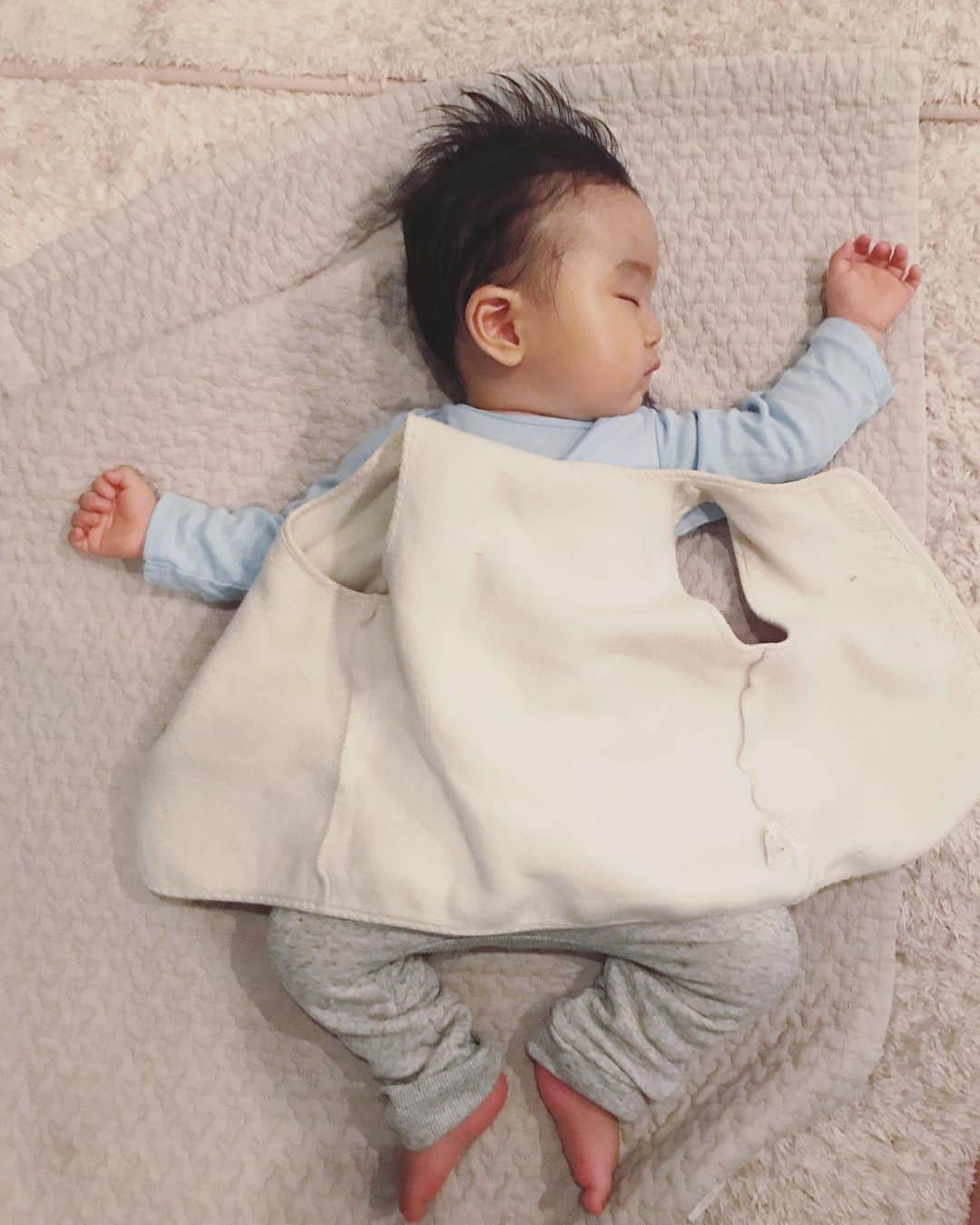 柏木作夢さんのインスタグラム写真 - (柏木作夢Instagram)「🤶💤 ・ #family #son #sleepy #zzz #mood #home #off #l4l  #f4f #photooftheday  #jr #baby #赤ちゃんのいる生活」12月24日 20時43分 - samukashiwagi