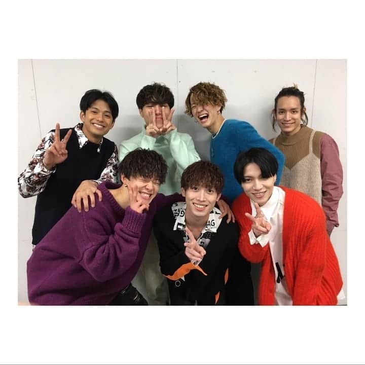 森崎ウィンのインスタグラム：「遅くなりました。 先日、 #newsingle の #リリースイベント  無事終了しました。 #愛をクダサイ　と歌ってますが 俺は、ホリックにたくさんの愛をもらっているんだと、改めて感じました。本当に ありがとうございました。 #29日の #ワンマンライブ 待ってるからね。 #PRIZMAX  #メリークリスマス  #素敵な一夜になりますように #森崎ウィン  #winmorisaki」