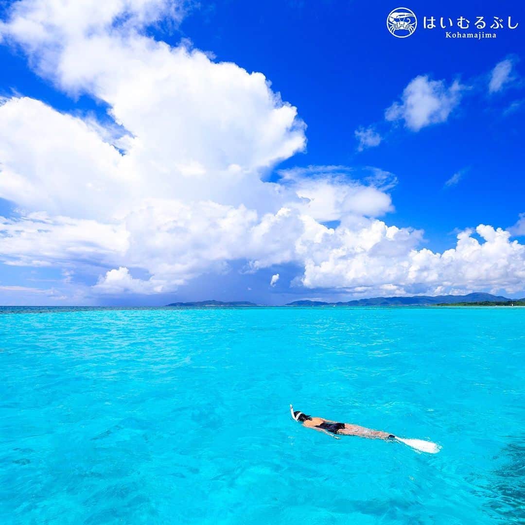 HAIMURUBUSHI はいむるぶしさんのインスタグラム写真 - (HAIMURUBUSHI はいむるぶしInstagram)「ターコイズブルーの海から立ち昇る真っ白な入道雲が夏空を彩ります。 #沖縄 #八重山諸島 #サンゴ礁 #青い海 #ターコイズブルー #シュノーケル #小浜島 #リゾート #はいむるぶし #japan #okinawa #yaeyamaislands #coral #bluesea #snorkeling #kohamajima #beachresort #haimurubushi」12月24日 20時59分 - haimurubushi_resorts