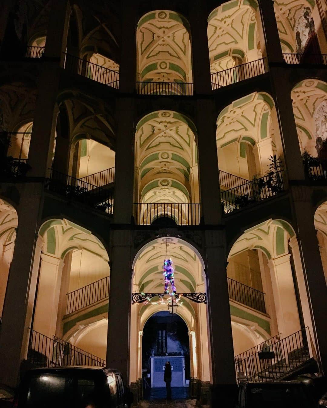 のインスタグラム：「One of the nicest things you can do this holiday season is to visit special places hidden within the heart of the city. #tramontanonapoli #tramontano1865」