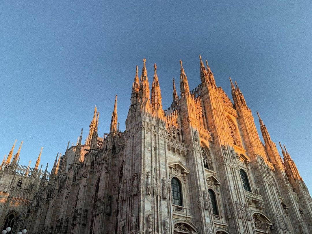 マチルダ・ルッツのインスタグラム：「Milano for Christmas 🎄 #milan #christmas #light」