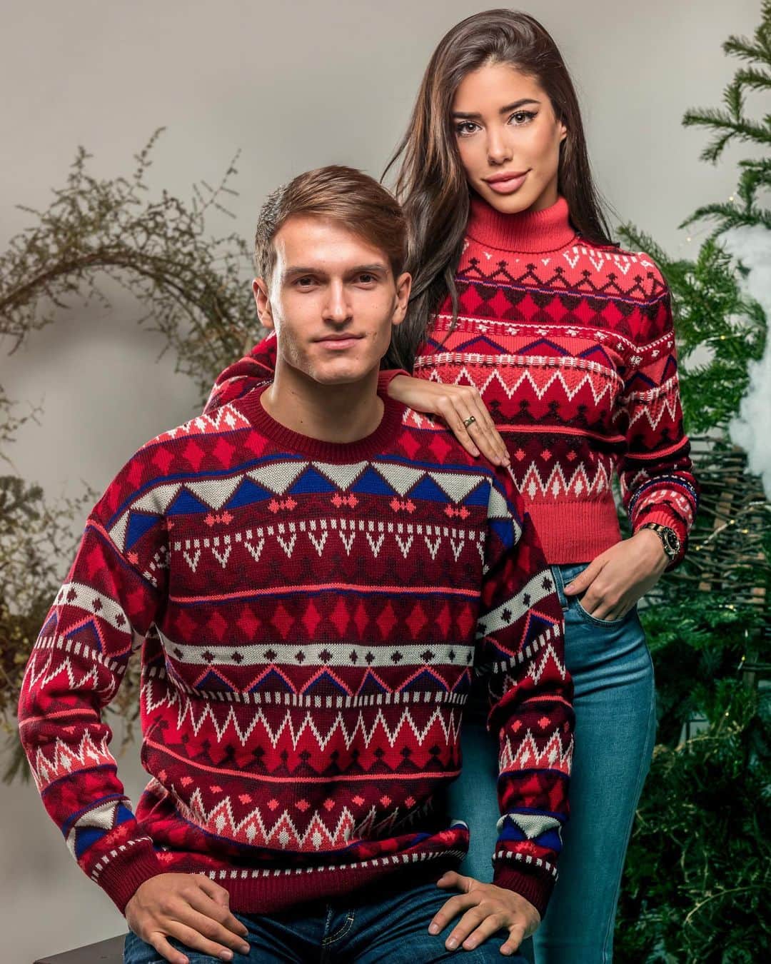 デニス・スアレス・フェルナンデスのインスタグラム：「Desexámoslles unhas Felices Festas! Ás veces esquecémolo, pero o mellor agasallo son os que nos rodean! Bo Nadal🌲」