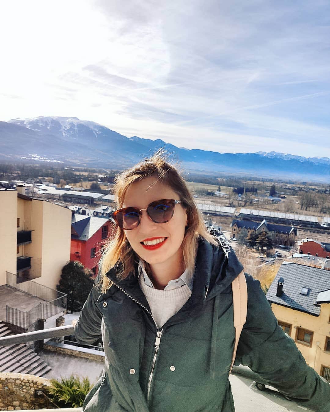 ガリア・ドボラクのインスタグラム：「Puigcerdà, 24/12. I Wish you all a Happy holidays ❤🥂🎅🎄」