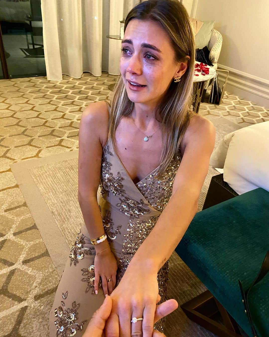 ダヴィー・ゼルケさんのインスタグラム写真 (ダヴィー・ゼルケInstagram)「Future Mrs Selke 💍」12月24日 21