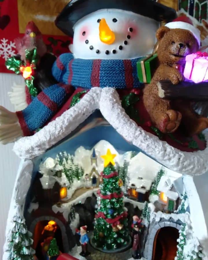 三枝亜紀のインスタグラム：「. . merry christmas🎄 . . サンタさんが怖い娘さんは、サンタさんに来て欲しくないみたいだけど、たぶん・・・来るよ(*>_<*)ﾉ」