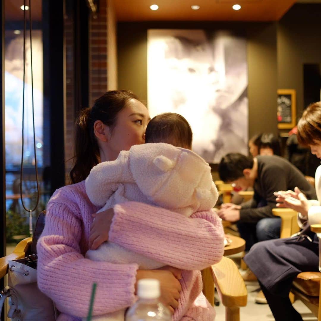Keikooooooのインスタグラム：「先日の🤳 2人でピンクコーデ👶🏻👩🏻💗💗💗 👩🏻 @blanc_official.jp 👶🏻 @gapkids （頂きもの） ピンクって、定期的に着たくなる♡ リラックスしてる時に出る変顔も載せとこ🤪 #ママコーデ #女の子ママ #ootd」