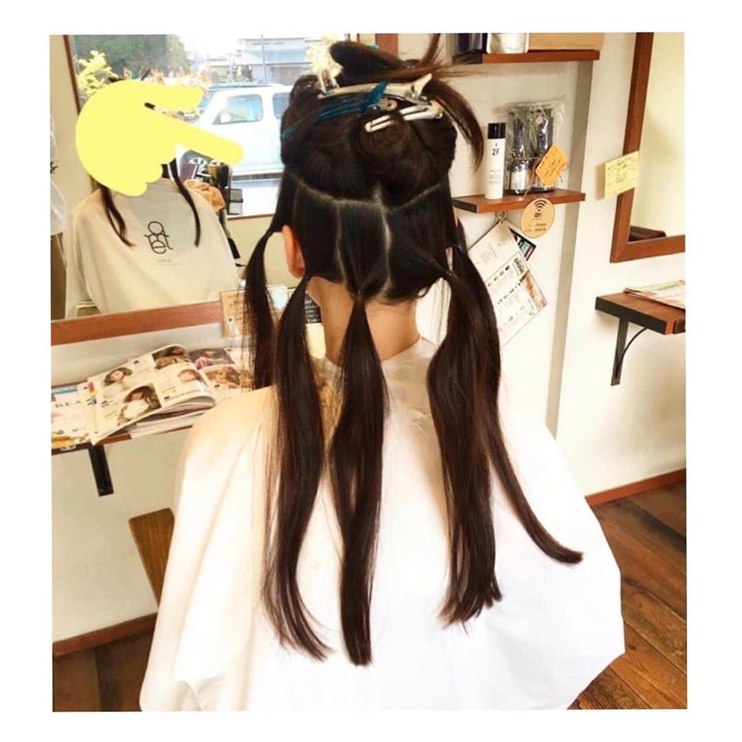 藤谷香々さんのインスタグラム写真 - (藤谷香々Instagram)「ヘアドネーション(髪の寄付) 皆さんもしませんか？ . . . 脱毛症や乏毛症、小児ガンなどの  治療や外傷等で「頭髪に悩みを 抱える子どもたち」に、 ヘアドネーションによる髪のみで 作ったメディカル・ウィッグを 無償提供する団体に ameさんでしっかり髪質を よくしてもらった髪を寄付♩ . . . 3度はげたことがあって 髪、頭皮の大切さに敏感やから 寄付してよかった＊ . . この髪がウィッグになって 喜んでかぶってくれる 子どもがいるといいな♡ . . . #ヘアドネーション#髪#ジャパンヘアドネーションアンドチャリティー #ロングヘア#ショートヘア#ショートカット#美容室#三重県#ame#ツーブロック#刈り上げ#ツーブロック女子#ハンサムショート#パーマ#カット」12月24日 21時42分 - co1023fu