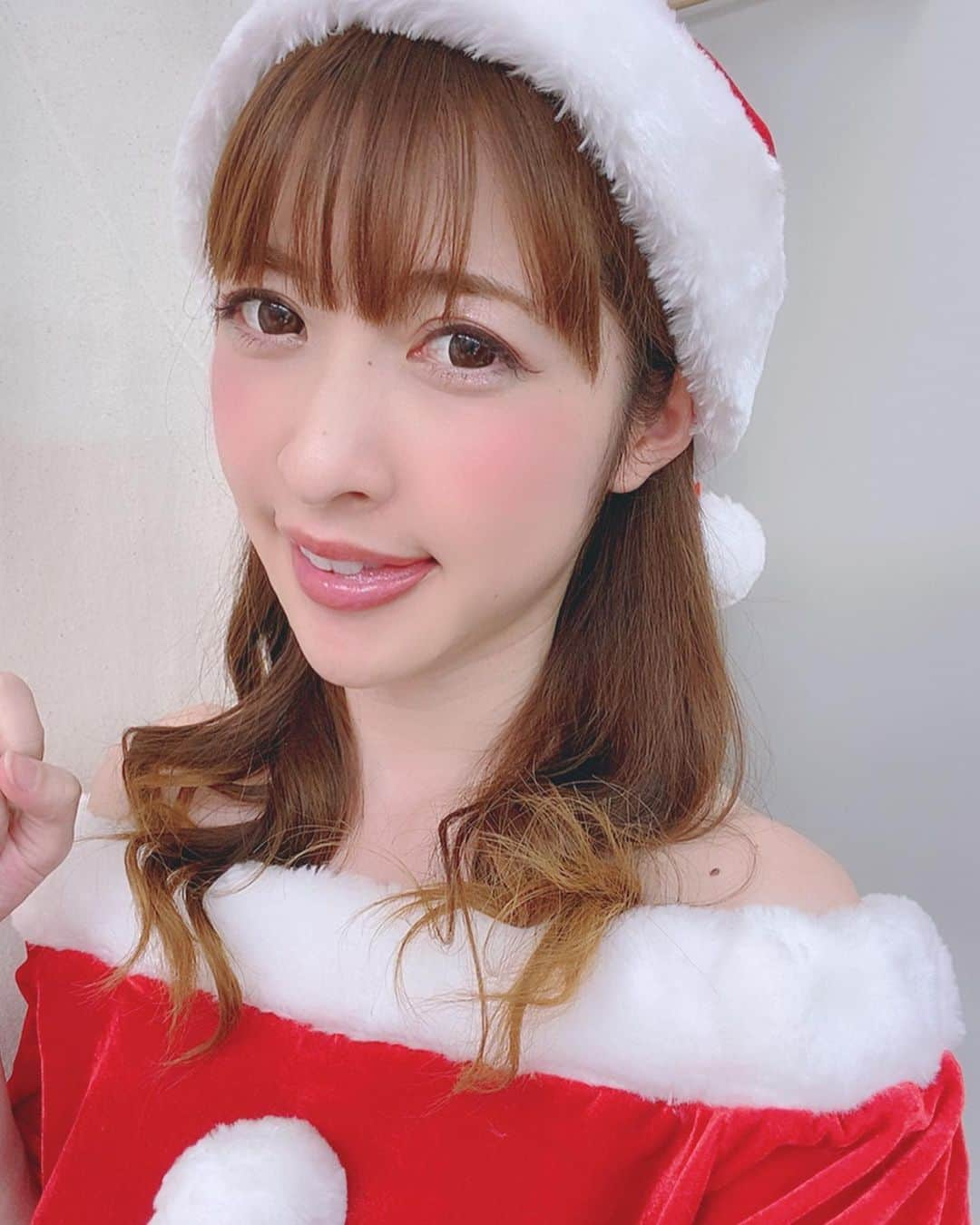 雨宮奈生さんのインスタグラム写真 - (雨宮奈生Instagram)「#merrychristmas 🎄🎁🎅 . #雨宮奈生 . . . #グラビアアイドル #フォローしてね #グラドル自画撮り部 #自拍 #自撮り女子 #コスプレ  #ootd #portrait #model #gravure #idol #japanesegirl #selfie #santa #cosplay #christmas #eve」12月24日 21時51分 - naoamamiya