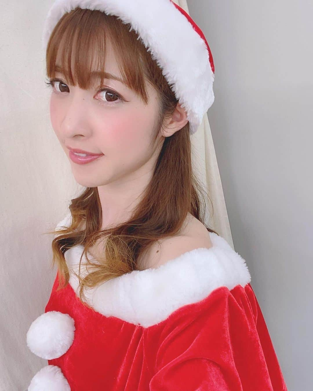 雨宮奈生さんのインスタグラム写真 - (雨宮奈生Instagram)「#merrychristmas 🎄🎁🎅 . #雨宮奈生 . . . #グラビアアイドル #フォローしてね #グラドル自画撮り部 #自拍 #自撮り女子 #コスプレ  #ootd #portrait #model #gravure #idol #japanesegirl #selfie #santa #cosplay #christmas #eve」12月24日 21時51分 - naoamamiya