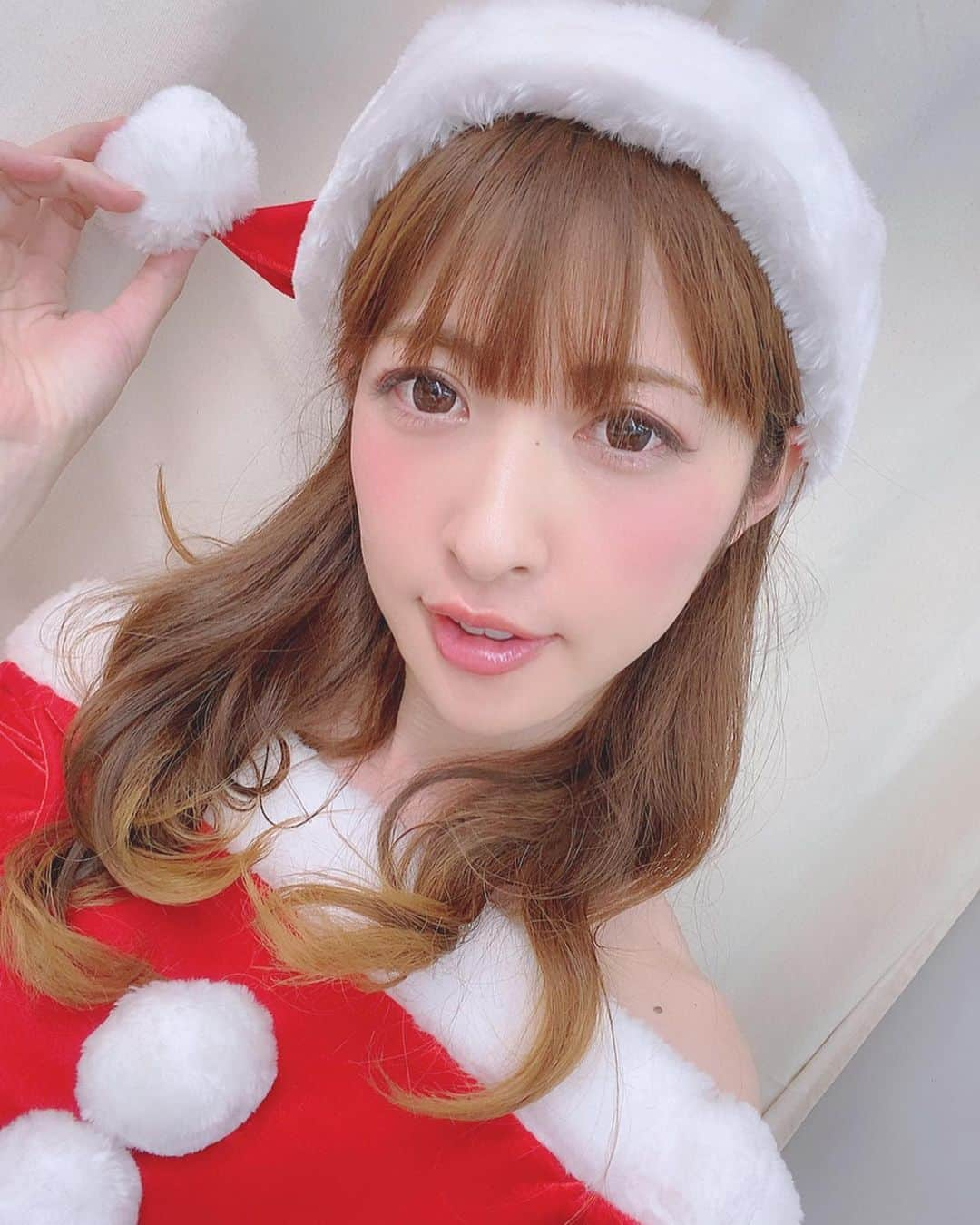 雨宮奈生さんのインスタグラム写真 - (雨宮奈生Instagram)「#merrychristmas 🎄🎁🎅 . #雨宮奈生 . . . #グラビアアイドル #フォローしてね #グラドル自画撮り部 #自拍 #自撮り女子 #コスプレ  #ootd #portrait #model #gravure #idol #japanesegirl #selfie #santa #cosplay #christmas #eve」12月24日 21時51分 - naoamamiya