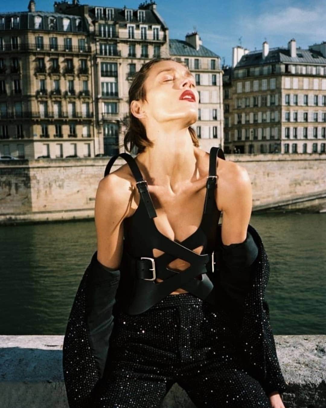 のインスタグラム：「@anja_rubik wearing Waist Harness @032c.」