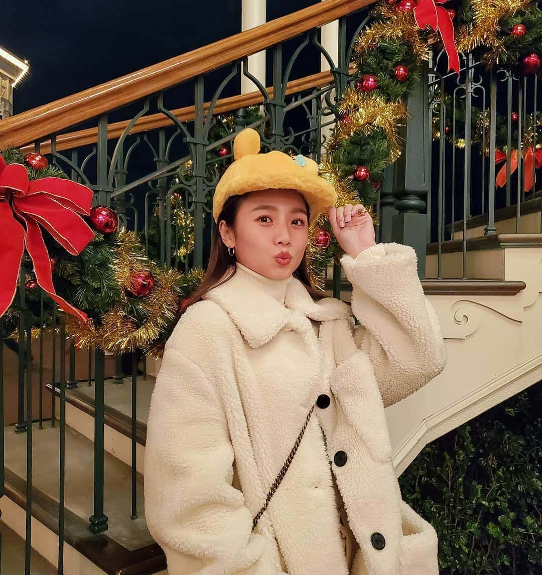 伊原葵さんのインスタグラム写真 - (伊原葵Instagram)「Christmas Disney 🎄✨❤️ ずっと行きたかったクリスマスディズニーに行ってきたよ～♡ 昼間ももちろんわくわくするけど やっぱり夜になるとイルミネーションがきれいでテンション上がった～☺️ @galaxymobilejp のNote10+のナイトモードで撮影したら綺麗に撮れた～♡ 自動で調整してくれるから簡単に撮れるよ！！ いっぱい写真撮ったしたくさん更新するねー📸❤️ #disney #disneyland #Christmas #Galaxy #GalaxyNote10+ #ambassador #イルミネーション 　#ディズニーランド #ディズニー #ディズニーコーデ #クリスマスツリー #TeamGalaxy」12月24日 21時59分 - aoi186