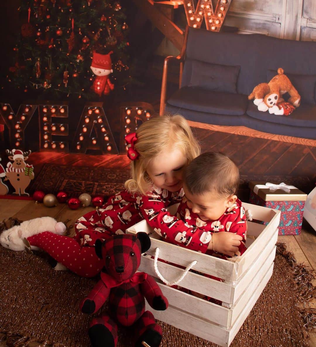 ナタリア・ベッカーのインスタグラム：「Com certeza, o Natal mais feliz da minha vida com esses presentinhos de Deus! 🎄❤️ #merrychristmas」