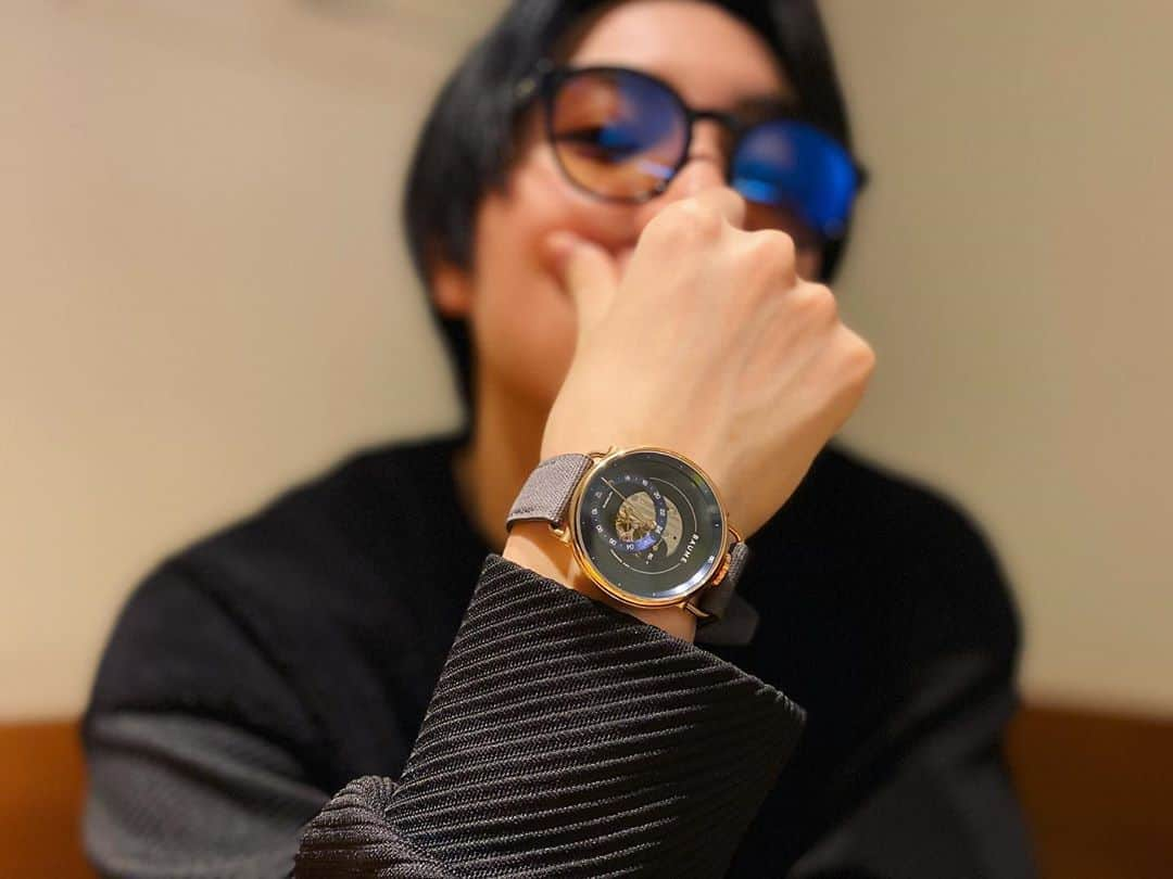 桜田通さんのインスタグラム写真 - (桜田通Instagram)「BAUME⌚️ホリデーキャンペーンとして地球温暖化対策に取り込むための投資、寄付をウェブ上でできるシステムのアプリ『Wren』と『BAUME』のコラボウォッチです✨ 期間中に購入すると『Wren』を通して1人が負担すべき炭素税6ヶ月分の15ドルが寄付されるそうです。 このキャンペーンで寄付された金額はアマゾンの熱帯雨林を保護するために使われるようです。 アマゾンの大火災も"何故か"あまり報道されてないけど、この地球上では結構大変なことが起こってます。 ちなみに "炭素税"とは化学燃料の中の炭素の含有量に応じて税金をかけることによって、化学燃料を使っている製品のコストを引き上げて需要を抑制して、結果的にCO2の排出を抑える目的がある政策手段です。 まぁ詳しくは、調べよう🤘  #BAUME #Wren #makingtime」12月24日 22時25分 - dorisakurada