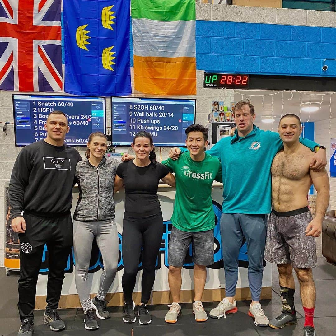 ブライアンさんのインスタグラム写真 - (ブライアンInstagram)「Christmas Eve in Mallow, Ireland~ at CrossFit 82! 12 Days of Christmas was brutal and I thank you all for an amazing workout! #crossfit #community #reebok #reebokkorea #reeboknanoclub #brianjoo #crossfit82 #mallowireland #corkireland #christmaseve #12daysofcrhistmas #reebokcrossfitnano #nano9 #reeboknanoclub」12月24日 22時19分 - thebrianjoo