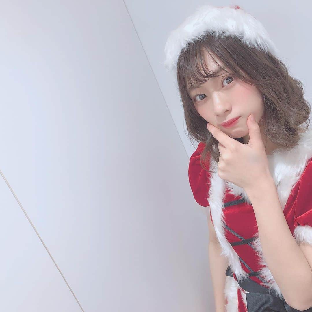 深川舞子さんのインスタグラム写真 - (深川舞子Instagram)「年内最後の握手会ありがとうございました！ クリスマスということでサンタさんです😊 皆さんはサンタさんに何をお願いしますかー？  #クリスマス #ベルト外れてるの撮影後に気付いた」12月24日 22時26分 - f.maiko_0705