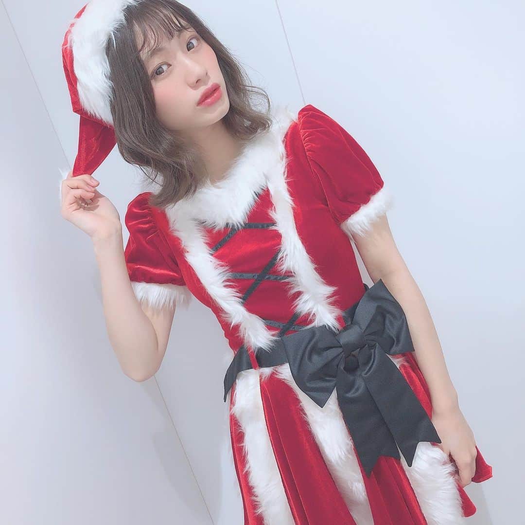 深川舞子のインスタグラム：「年内最後の握手会ありがとうございました！ クリスマスということでサンタさんです😊 皆さんはサンタさんに何をお願いしますかー？  #クリスマス #ベルト外れてるの撮影後に気付いた」