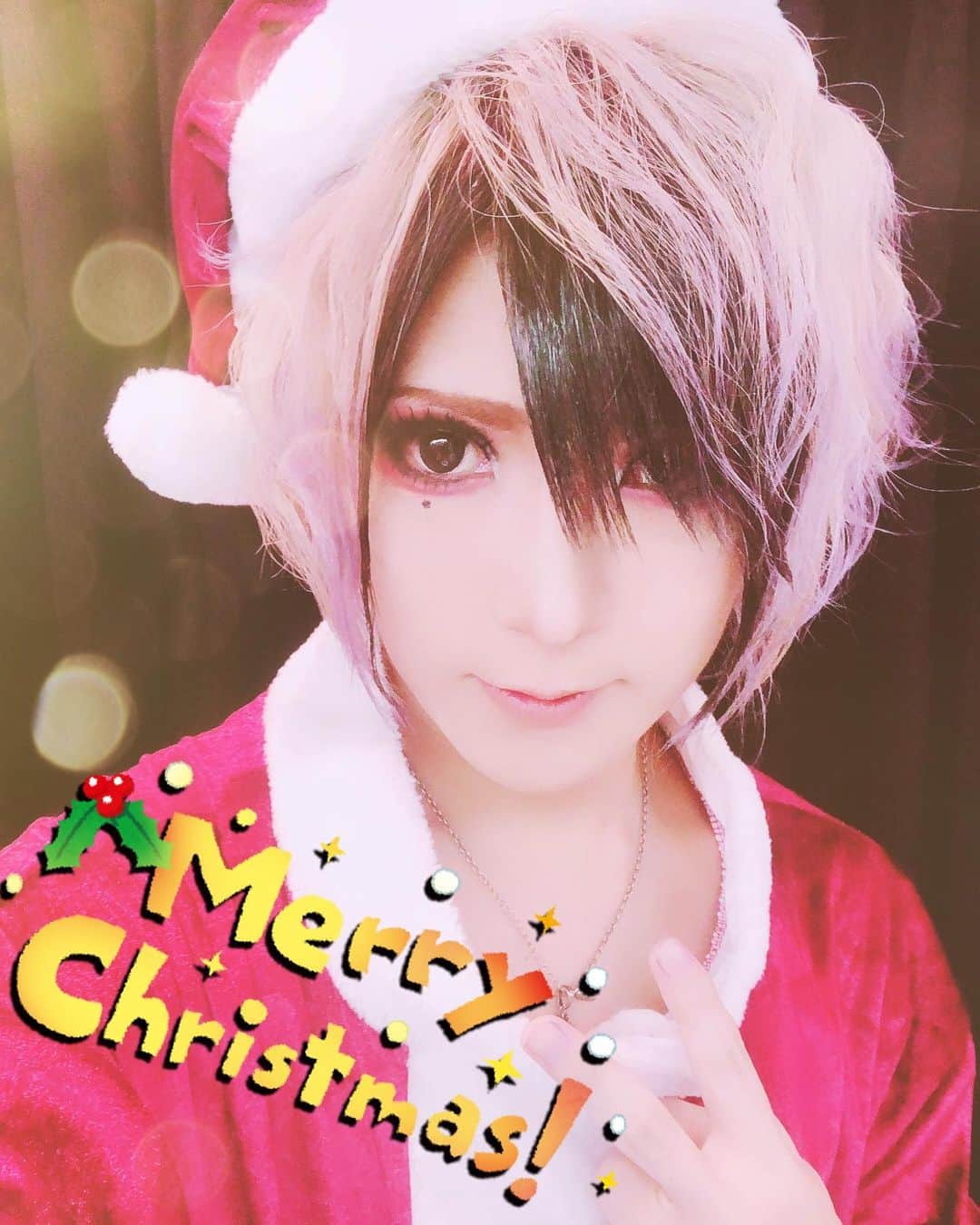 TERUさんのインスタグラム写真 - (TERUInstagram)「Merry Christmas！(。・_・。)/ 🌟🎂❄️☃️🎄🌟🎄🎁🦌🍗🌰🍌🎉🎅🍰🎂🌟❤️」12月24日 22時27分 - teru_official