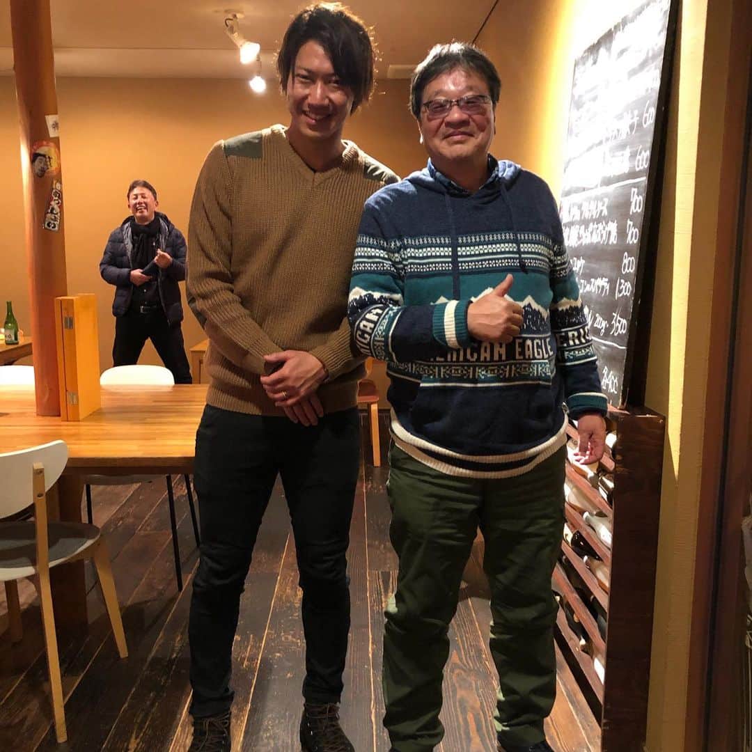吉田眞紀人のインスタグラム：「... 先日、木更津市少年サッカー連盟会長の小林さんにお会いすることが出来ました！  連盟関係者の方々とも少年サッカー界の現状や、木更津の昔話などいろいろな話で盛り上がって凄く楽しい時間でした！  これから木更津の未来に少しでも貢献出来たらなと改めて思いました😊  #木更津 #地元 #ふるさと #木更津ふるさと応援団」