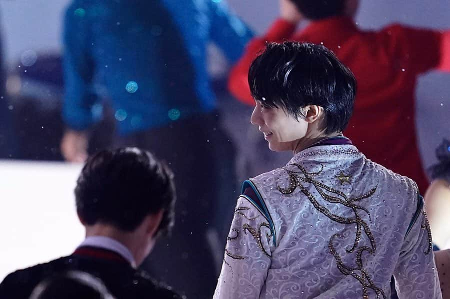 羽生結弦さんのインスタグラム写真 - (羽生結弦Instagram)「優しく気高くひたむきな彼にどうか温かな光が降り注ぎますように🎁✨ #羽生結弦 #yuzuruhanyu #figureskating #figureskater」12月24日 22時28分 - yuzu_kanami