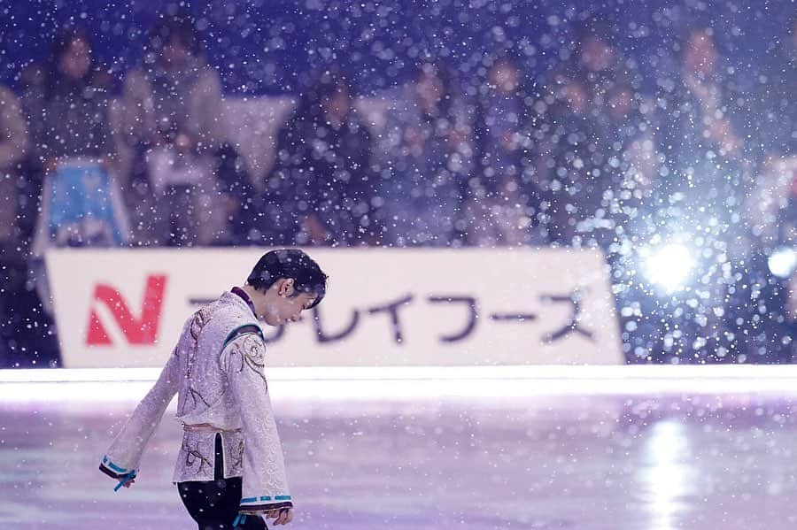 羽生結弦さんのインスタグラム写真 - (羽生結弦Instagram)「優しく気高くひたむきな彼にどうか温かな光が降り注ぎますように🎁✨ #羽生結弦 #yuzuruhanyu #figureskating #figureskater」12月24日 22時28分 - yuzu_kanami