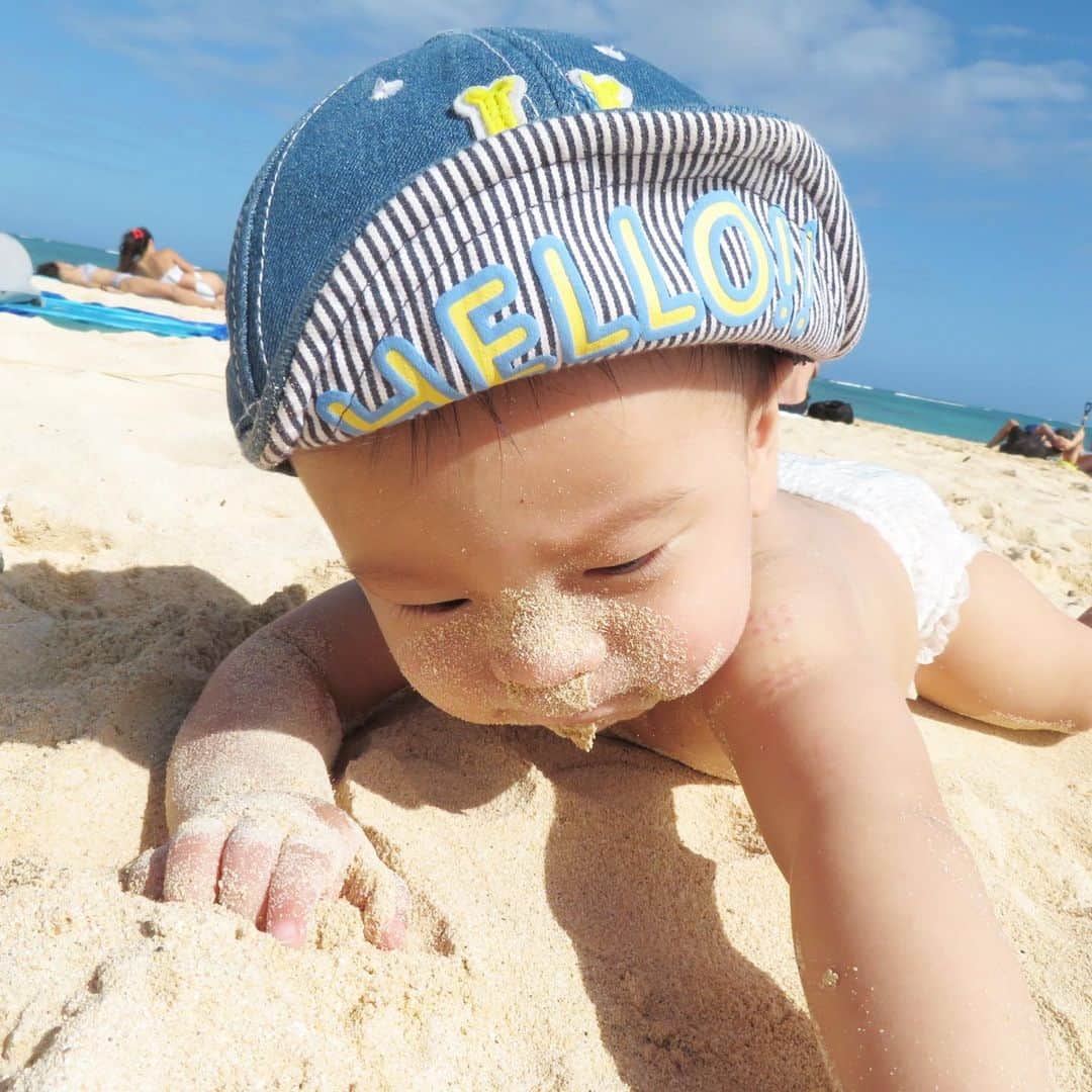 神戸蘭子さんのインスタグラム写真 - (神戸蘭子Instagram)「ベビーは砂浜で^ ^  #海 #高速ハイハイ #ラニカイビーチ #ママライフ」12月24日 22時28分 - ranran0414