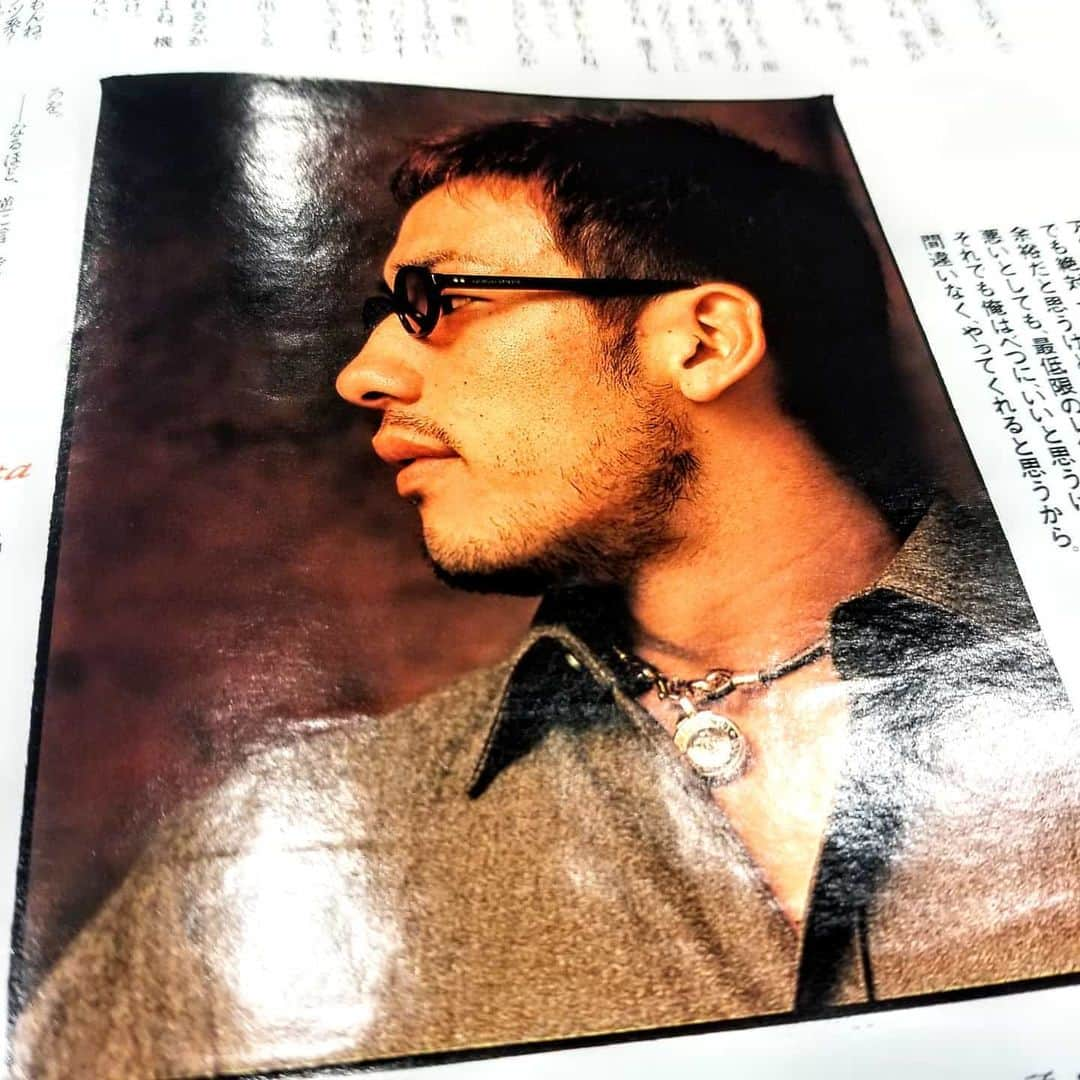 前園真聖さんのインスタグラム写真 - (前園真聖Instagram)「雑誌Numberの取材でヒデとのNumberの表紙とはとても思えない2人を見つけました😆 今では絶対にありえないな😂 #中田英寿  #前園真聖」12月24日 22時30分 - maezono_masakiyo