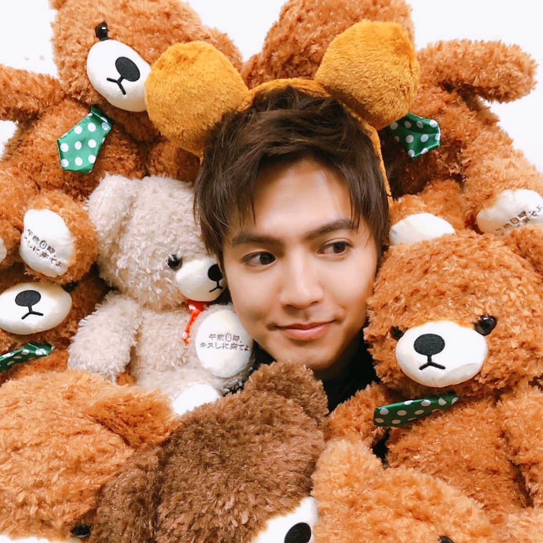映画『午前0時、キスしに来てよ』のインスタグラム：「🧸🧸🧸🧸🧸🧸🧸🧸🧸﻿ 🎄メリークリスマスイブ🎄﻿ 🧸🧸🧸🧸🧸🧸🧸🧸🧸﻿ ﻿ みなさん、寄くま🐻は見つけられましたか🥺？！﻿ ﻿ 12/24・12/25限定の﻿ キャンペーンも実施中です🐻✨﻿ 詳しくは公式サイトから！﻿ ﻿ #午前0時キスしに来てよ ﻿ #ゼロキス #0キス﻿ #片寄涼太﻿ #公式もがんばった！」