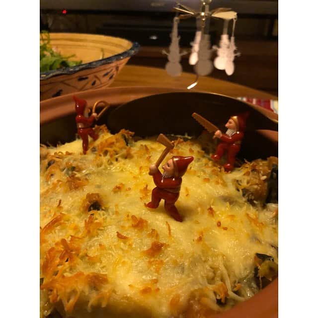 加藤紀子のインスタグラム：「メリークリスマス🎄🎅🎄 （慌ててカボチャと里芋とレンズ豆、気付けばホクホクばかりのグラタンを）  #カトノリ農園 #畑からこんにちは」