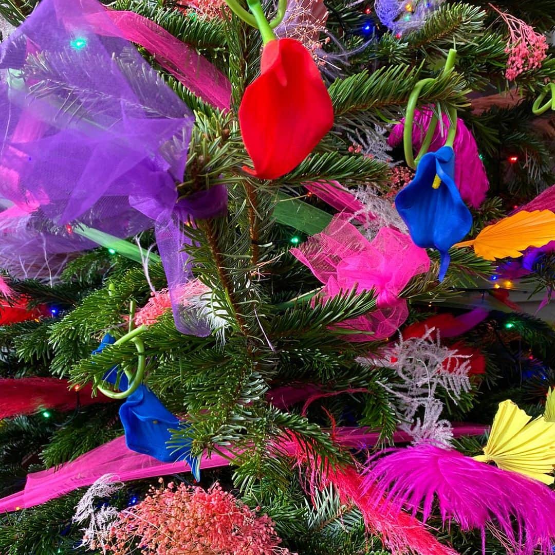 ナオミ・シマダのインスタグラム：「🦋💐💕🌈🍒🌸💋🧚🏽‍♀️🍌🦄🐙🌷💦」
