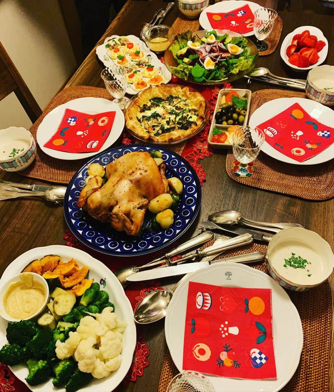 瀬間友里加のインスタグラム：「Merry Christmas Eve🎄✨❤️今年は週末にクリスマスdinner🎅✨今年も母の手料理を食べれて幸せでした❤️#merrychristmas #dinner #homeparty」