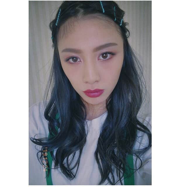 honoka のインスタグラム：「うぶ毛。笑笑 🎄❤️🎄❤️ みんな素敵なイブお過ごし？！」