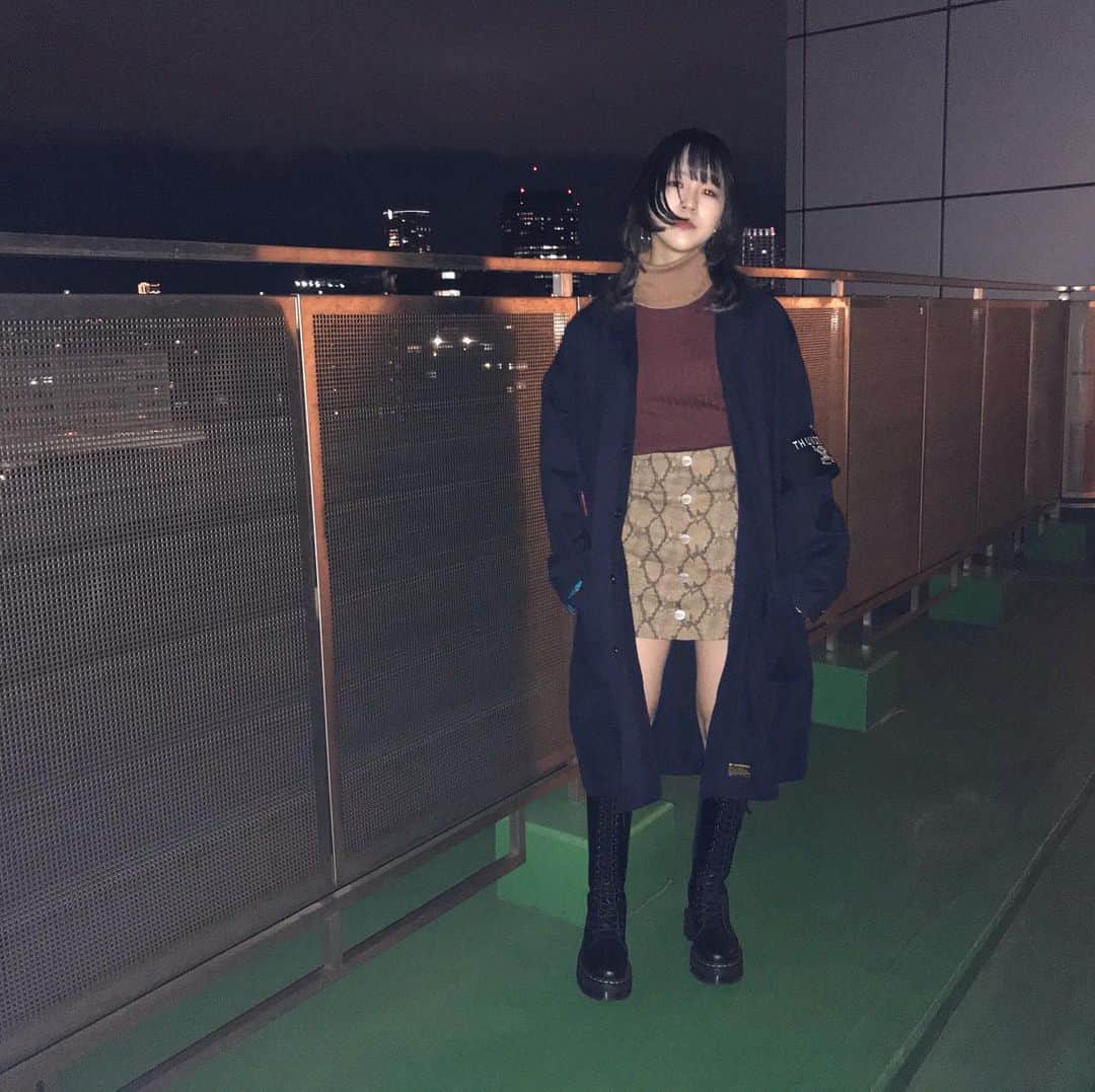 三田麻央のインスタグラム：「今日のお衣装もゲロかわ😭 #THUNDERBOX」