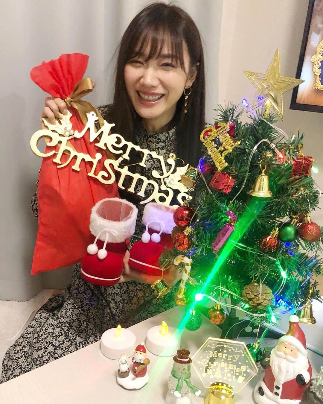 海野ナルさんのインスタグラム写真 - (海野ナルInstagram)「メリークリスマス💕🎅 . #メリークリスマス  #happymerrychristmas  #smile #20191224 💕🎅🍰🎂🎄🍗🍷🎁🌟」12月24日 22時54分 - naru_kaino