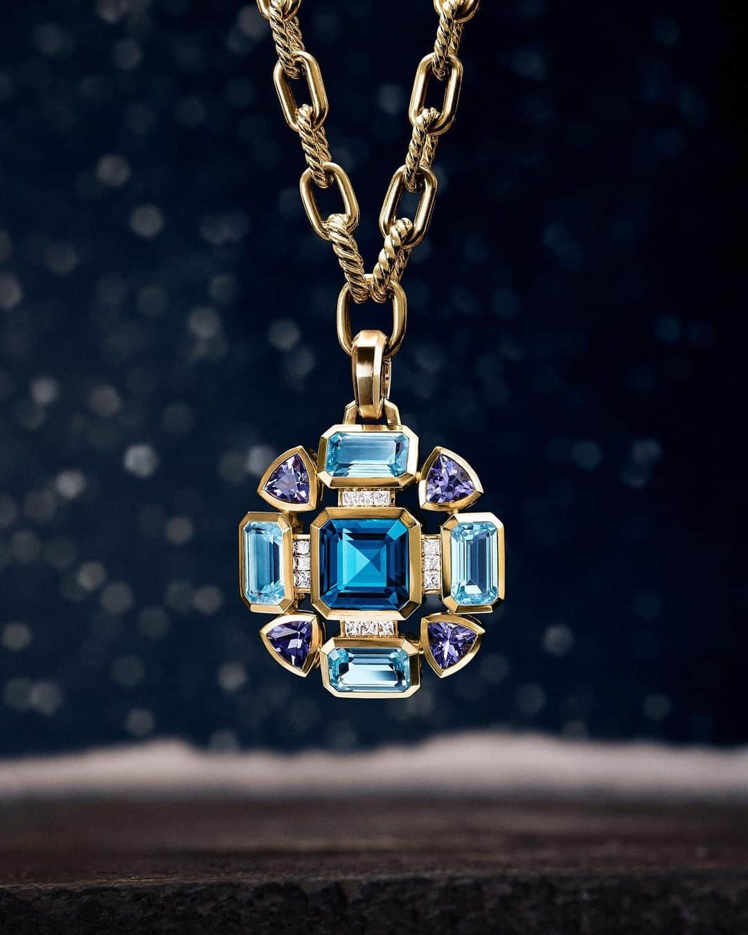 デビッドヤーマンのインスタグラム：「’Twas the night before Christmas… Shop last-minute 🎁 at any our stores. #DavidYurman」