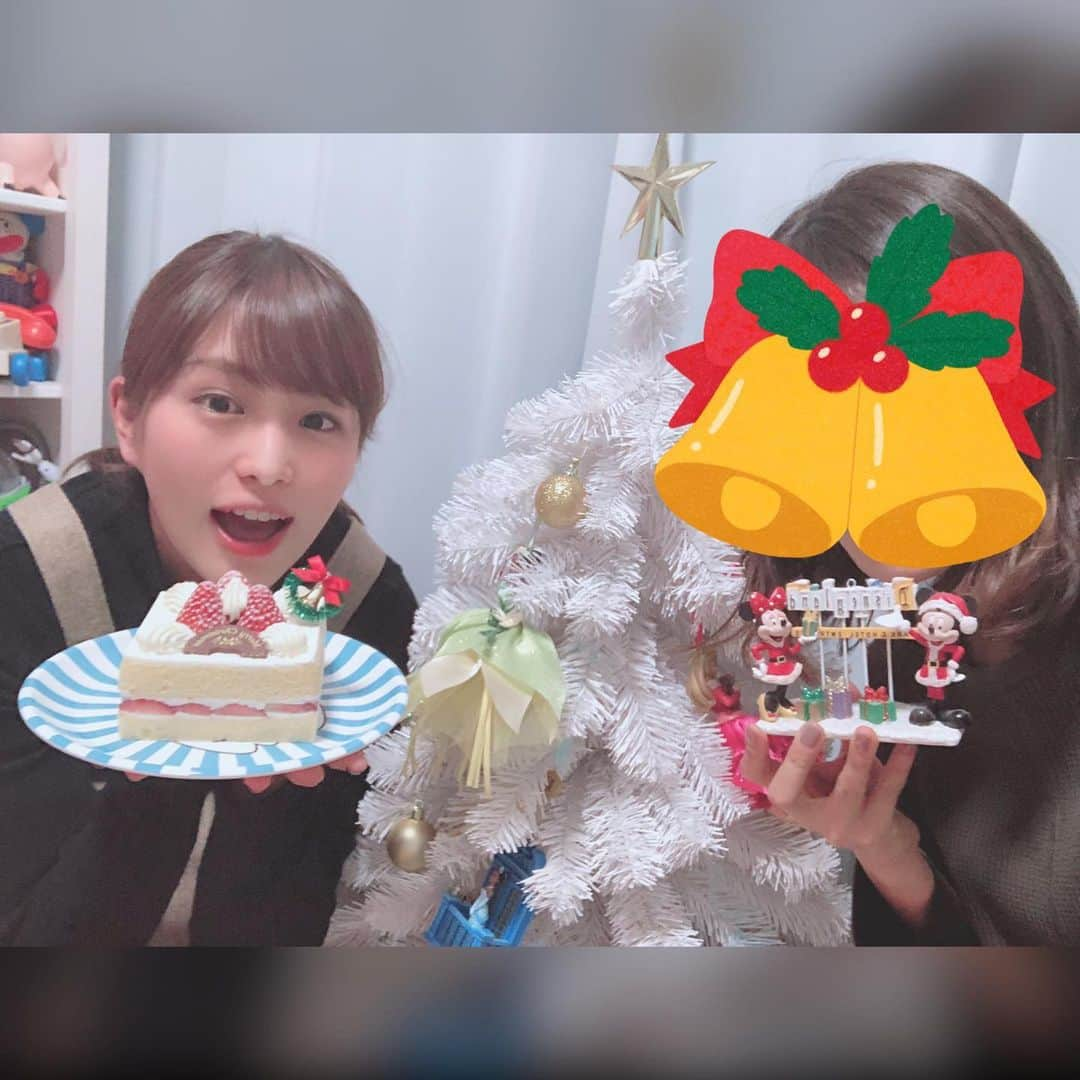 伊藤かりんさんのインスタグラム写真 - (伊藤かりんInstagram)「. . . Merry Christmas!!! . 仲良しのりさこと 2人で楽しいイブでした🎄😆 . . . みなさんはどんなクリスマスを お過ごしですか？🎅 . . 明日朝起きたら枕元に サンタさんからプレゼントありますように…✨ . . . . 😂」12月24日 23時07分 - karin___ito