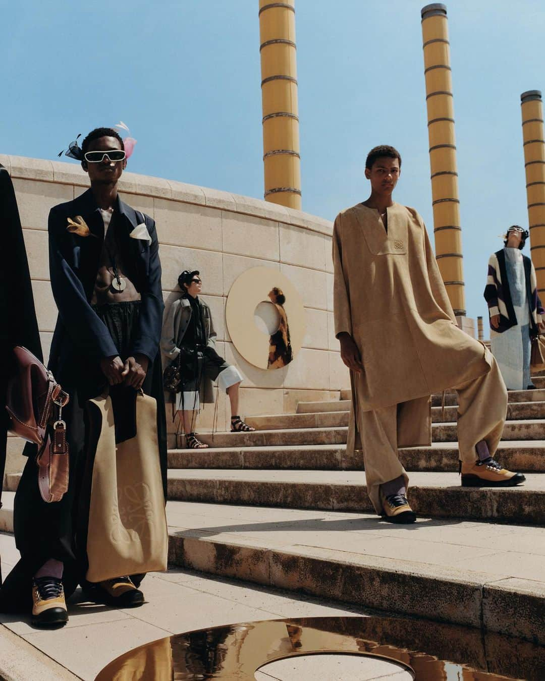 HYPEBEASTさんのインスタグラム写真 - (HYPEBEASTInstagram)「@hypebeaststyle: @loewe and @tylersphotos have reunited for the Spanish luxury house’s Spring/Summer 2020 publication. Shot at Barcelona’s Olympic Park, the nomadic range contrasts between traditional influences and Western shapes and includes organic garments with raw stone and desaturated earth tones. Head to the link in our bio to view more of Mitchell’s rich imagery and expect the new collection to launch at LOEWE’s stores and stockists in early 2020.⁠⠀ Photo: Tyler Mitchell/LOEWE」12月24日 23時12分 - hypebeast