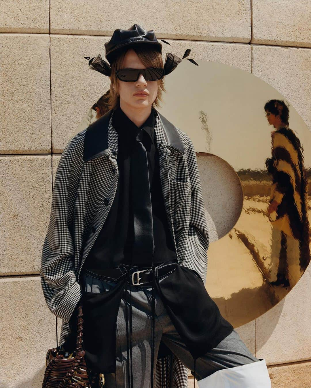 HYPEBEASTさんのインスタグラム写真 - (HYPEBEASTInstagram)「@hypebeaststyle: @loewe and @tylersphotos have reunited for the Spanish luxury house’s Spring/Summer 2020 publication. Shot at Barcelona’s Olympic Park, the nomadic range contrasts between traditional influences and Western shapes and includes organic garments with raw stone and desaturated earth tones. Head to the link in our bio to view more of Mitchell’s rich imagery and expect the new collection to launch at LOEWE’s stores and stockists in early 2020.⁠⠀ Photo: Tyler Mitchell/LOEWE」12月24日 23時12分 - hypebeast