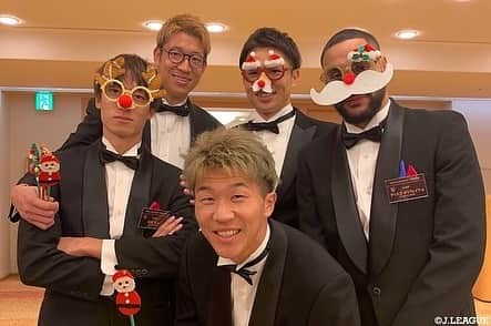 Ｊリーグさんのインスタグラム写真 - (ＪリーグInstagram)「今日は、クリスマスイブ🎄🎅﻿ ﻿ #Ｊアウォーズ で撮影された﻿ 選手たちの様子をお届け💕🎁﻿ ﻿ あなたはどの選手と﻿ クリスマスを過ごしてみたいですか？💝﻿ ﻿ #Ｊリーグ﻿ #jleague ﻿ ﻿ #FC東京﻿ #永井謙佑 #ディエゴオリヴェイラ ﻿ #室屋成 #森重真人 #林彰洋﻿ ﻿ #横浜Fマリノス﻿ #チアゴマルチンス #マルコスジュニオール﻿ #松原健 #大津祐樹 #扇原貴宏 #朴一圭 #広瀬陸斗 ﻿ ﻿ #柏レイソル﻿ #大谷秀和 #江坂任 #瀬川祐輔 ﻿ ﻿ #クリスマス #1224﻿ #クリスマス2019 ﻿ #サンタクロース ﻿ #サンタ #サンタコス ﻿ ﻿ #christmas #xmas ﻿ #christmas2019」12月24日 23時27分 - jleaguejp