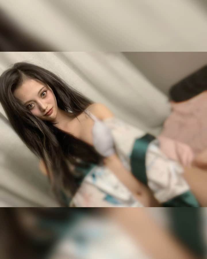 三咲美憂のインスタグラム：「🔖﻿ ・  みなさまにとってステキなクリスマスになります﻿ ように。。🤶🏻🧤🧣﻿ みゆちゃんはだいすきなお姉ちゃんと‪‪ 👸🏼🤶🏻 ﻿ #AV女優 #三咲美憂 #メリークリスマス ﻿ #🎄☆彡.。」