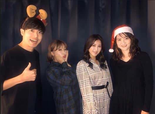 後藤夕貴のインスタグラム：「𖧎 2019.12.23 𖧎 ㅤ 1.んふっとメリークリスマス！ MC 2.青いベンチ / サスケ 3.その心には残れない / 阿部真央 MC 4.Can't Wait ‘Til Christmas / 宇多田ヒカル(橋本ソロ) 5.雨のように泣いてやれ / Nakamura Emi(橋本ソロ) MC 6.milk tea / 清水翔太(後藤ソロ) 7.私に彼氏ができない理由 / あいみょん(後藤ソロ) MC 8.泣き出しそうだよfeat.あいみょん / RADWIMPS 9.丸の内サディスティック / 椎名林檎 10.もし君が願うなら EN 11.ギミバニラ！ 12.LOVE！妄想ラプソディー♪ (Special guest ロビン) ㅤ ごいなのクリスマスキャロル🎄 Thank you❤︎」