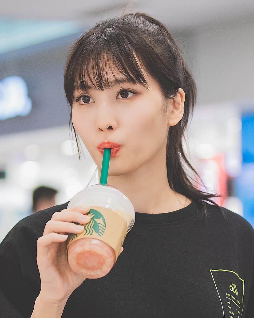 のインスタグラム：「♡ [Fantaken] 190731 - KIX heading back to Korea -  #MOMO #트와이스 #모모 #平井もも #もも #TWICE ©️ _h1109m_」