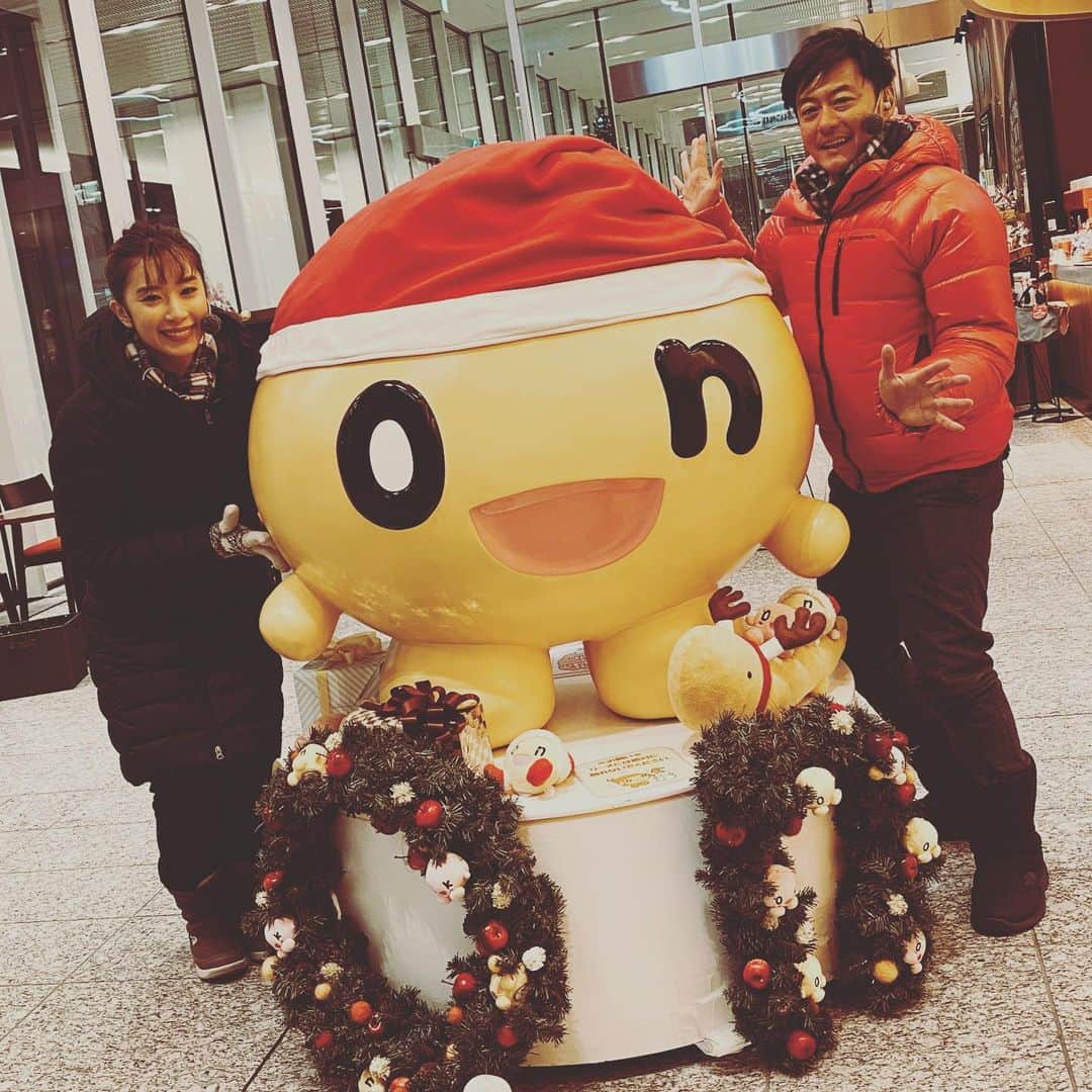 のインスタグラム：「メリークリスマス🎄  #HTB #イチオシ #お天気 #空とハイタッチ #あす朝は #サンタさんから #厳しい冷え込みのプレゼント🎁 #メリークリスマス #ベリースベリマス #onちゃんテラス #onちゃんサンタ #気象予報士 ＃神田昭一 #渡辺菜月 #菜月ちゃんは #今日が今年最後の #出演でした #1年間お疲れ様 #来年もよろしく」