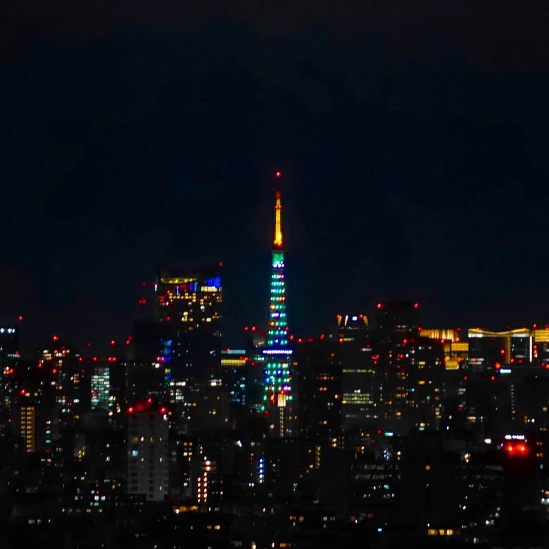 くろさんのインスタグラム写真 - (くろInstagram)「🎄🗼クリスマスたわ！ #インフィニティダイヤモンドヴェール #tokyotower #東京タワー #クリスマス東京タワー #マンション最上階から #手持ち撮影の限界」12月24日 23時52分 - m6bmw