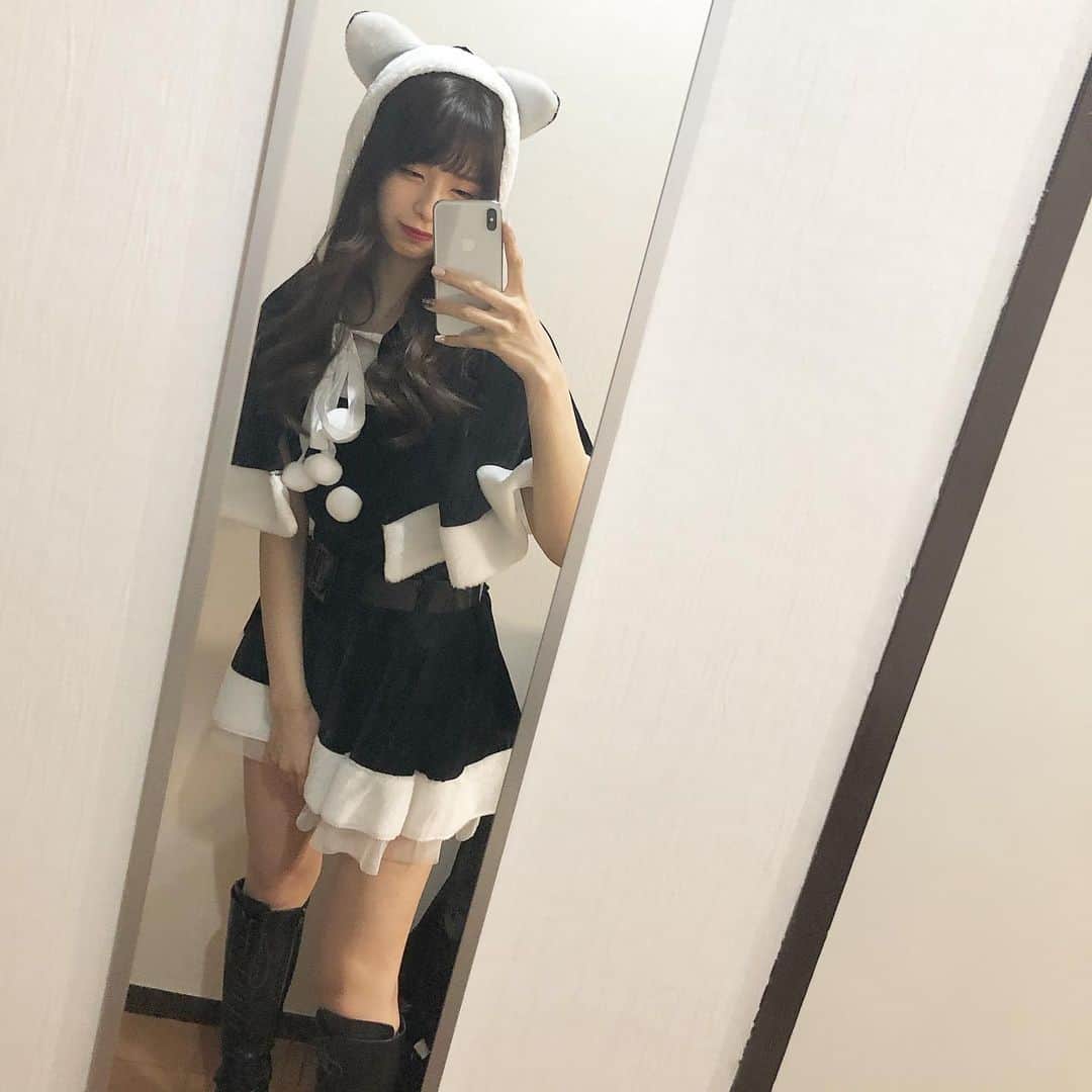 川崎ひかるのインスタグラム：「メリークリスマスイブ🎄 . . . . .  #daily #dailylook #selfie #selca #ootd #데일리 #데일리룩 #셀카그램 #셀카 #셀피 #오오티디 #팔로우 #自撮り #アイドル #ビジョビ #コスプレ #サンタコス」